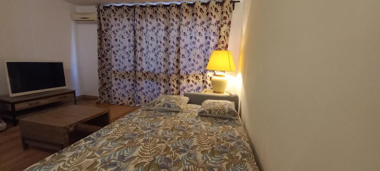 Loft Climatise "La Pinede", 50 M2, Tres Calme, 5 Mn A Pied Des Plages, Lit King Size La Seyne-sur-Mer Extérieur photo
